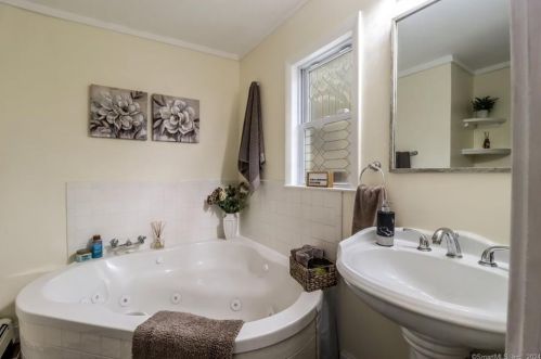 75 Candle Hill Rd, Danbury CT  06812-2412 exterior