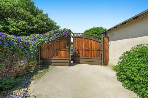 5516 Fulton Ave, Van Nuys CA  91401-5332 exterior