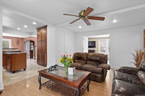 1 Tompkins Rd, Yorktown Hgts, NY 10598-6615