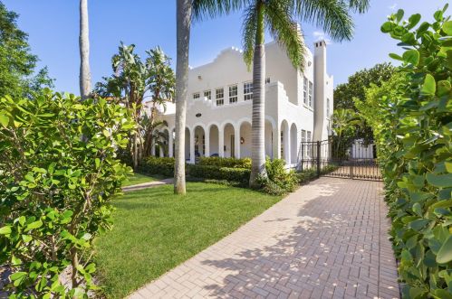122 Roosevelt Pl, West Palm Beach, FL 33405-1629