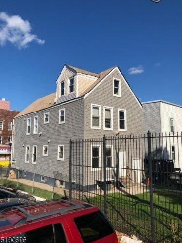 574 Grove St, Irvington, NJ 07111-4526
