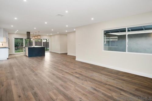 5961 Camber Dr, San Diego CA 92117-4142 exterior