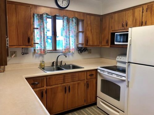 311 Agnew Rd, Jeannette PA  15644-2519 exterior