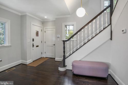4323 Hawthorne St, Washington, DC 20016-3570
