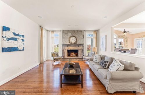 20906 Mcintosh Pl, Leesburg VA  20175-6372 exterior