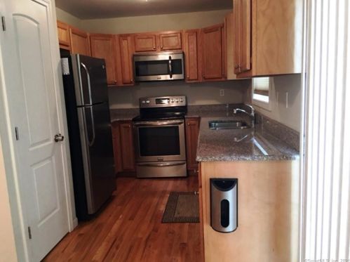 725 Waterville St, Waterbury, CT 06710-1013