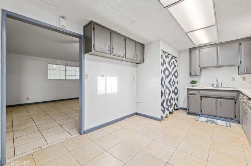 467 Lingard St, Lancaster CA 93535-3122 exterior