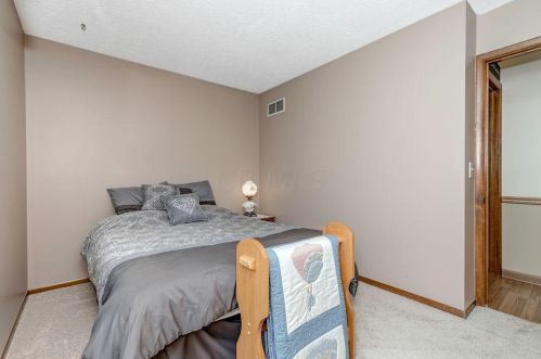 138 Cavalcade Ln, Pataskala OH  43062-9544 exterior