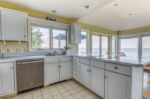 250 Ocean Rd, South Kingstown RI  02882-1346 exterior