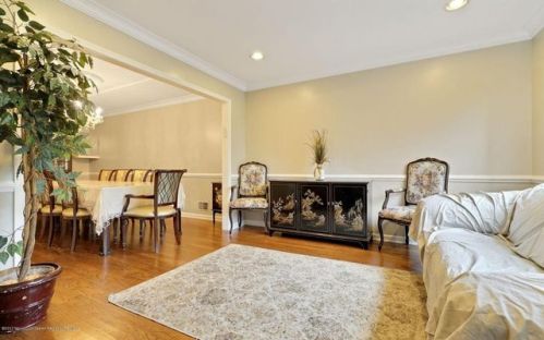 43 8th St, Lakewood, NJ 08701-2800
