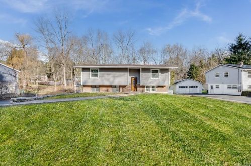 31 Roosevelt Rd, Hyde Park, NY 12538-2320