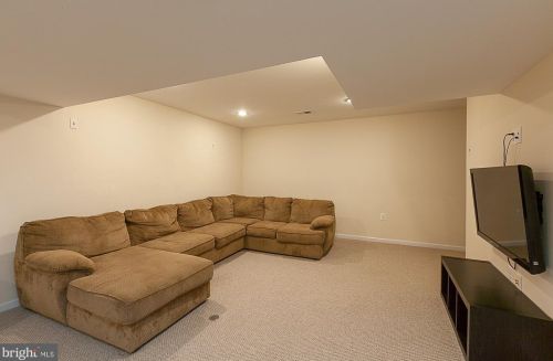 264 Burberry Ln, Charles Town WV  25414-5621 exterior