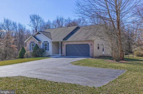 148 Ridge Rd, Spring Grove, PA 17362-8567