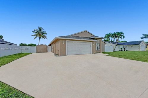 182 Cordoba Cir, West Palm Beach, FL 33411-1311
