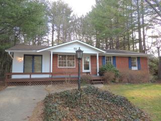 6 Pinehurst Cir, Oak Park, NC 28704-3010