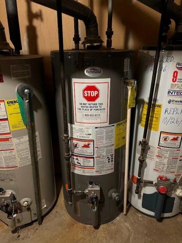 6050 Calumet Rd, Milwaukee WI  53223-4129 exterior