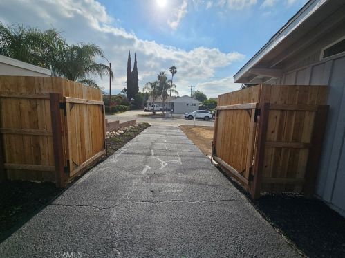 6758 Dwight Way, San Bernardino CA  92404-5536 exterior