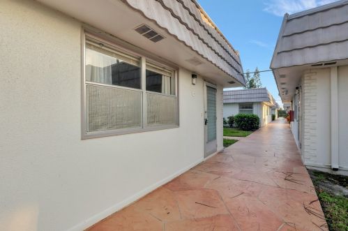 155 Valencia G, Delray Beach FL  33446-2055 exterior