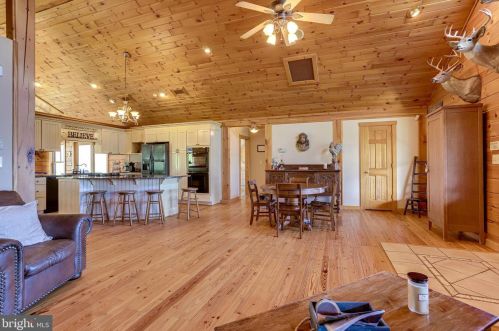 3714 Mountain Rd, Haymarket VA  20169-1739 exterior