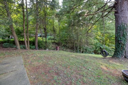 321 Ross Ave, Beaver Falls, PA 15010-2149