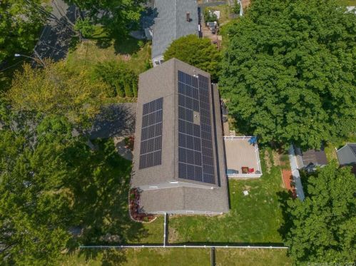 108 Sutton Dr, Stamford, CT 06906-2108