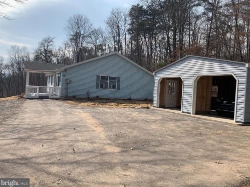 55 Klinger Ln, Shermansdale, PA 17090-9572