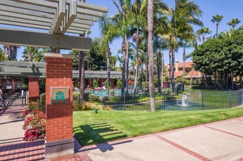 17 Malaga Pl, Manhattan Beach CA  90266-0072 exterior