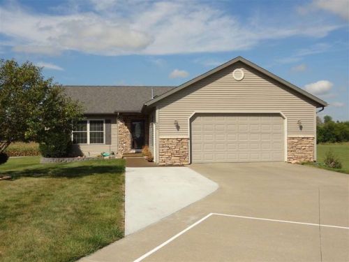 900 North St, Williamsburg, IA 52361-9521