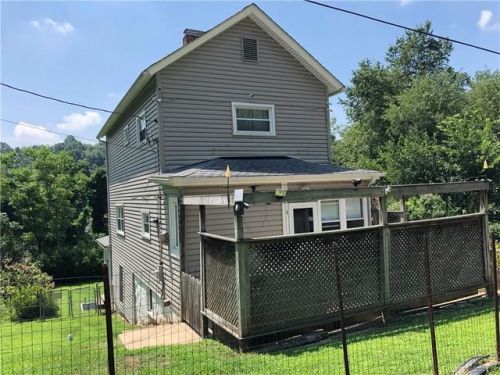 30 Depot St, Penn, PA 15675-9501