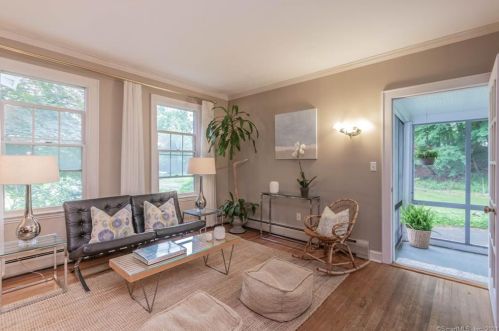 98 Kings Dr, Southport CT  06890-1209 exterior