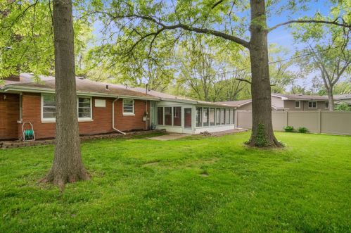 744 Williams Dr, Crown Point IN  46307-4822 exterior