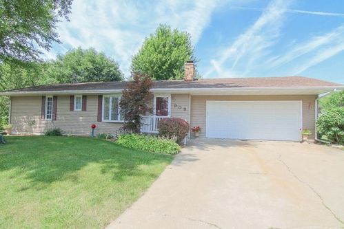 909 9th St, Richmond, IA 52247-9333