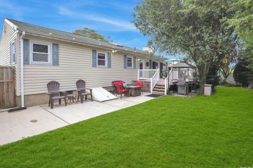 23 Nassau Ave, Babylon NY  11704-2814 exterior