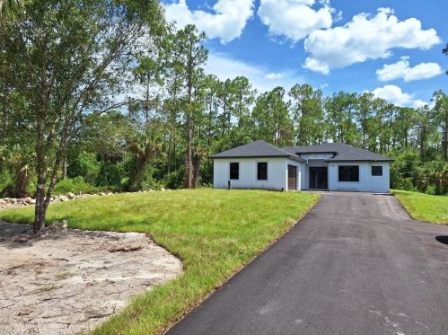 3692 4th Ave, Naples, FL 34117-4951