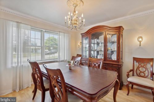 1186 Horseshoe Dr, Blue Bell PA  19422-1948 exterior