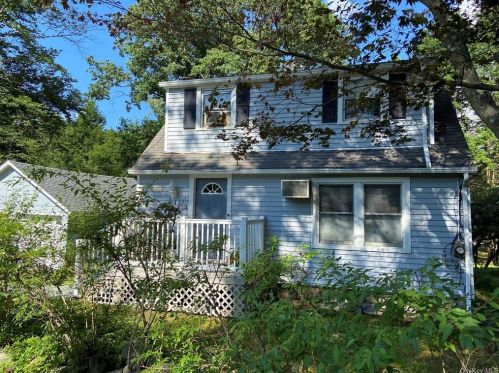 36 Rogers Ln, Yorktown Hgts, NY 10598-6529