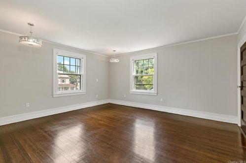 44 Greenridge Ave, White Plains NY  10605-1622 exterior