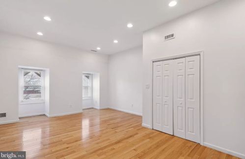 2128 Broad St, Philadelphia PA  19121-1605 exterior