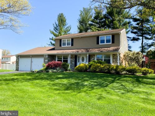 811 Red Barn Ln, Huntingdon Valley, PA 19006-2211
