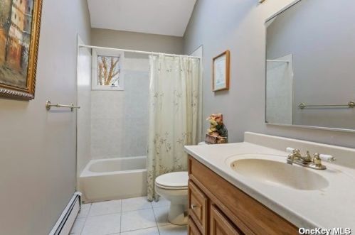 1597 Grundy Ave, Holbrook NY  11741-2108 exterior