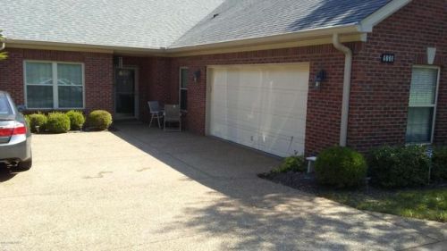4001 Beech Tree Ct, Louisville, KY 40220-4706