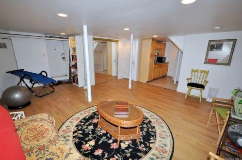 1 Maplewood Rd, Hartsdale NY  10530-1627 exterior