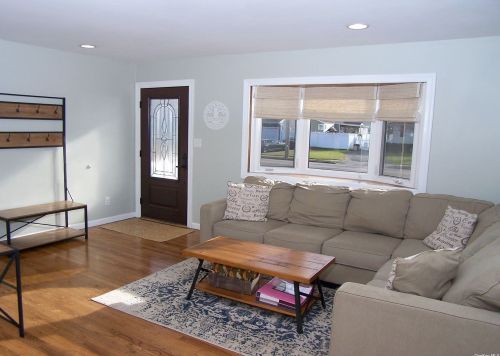 1627 Church St, Holbrook, NY 11741-5820