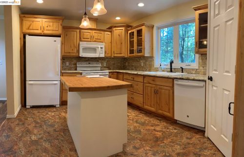 15221 Mitchell Mine Rd, Pine Grove, CA 95665-9678
