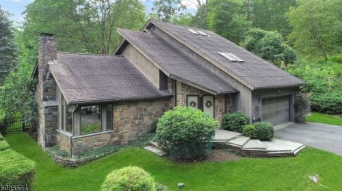 79 Magee Rd, Skyline Lakes, NJ 07456-1106