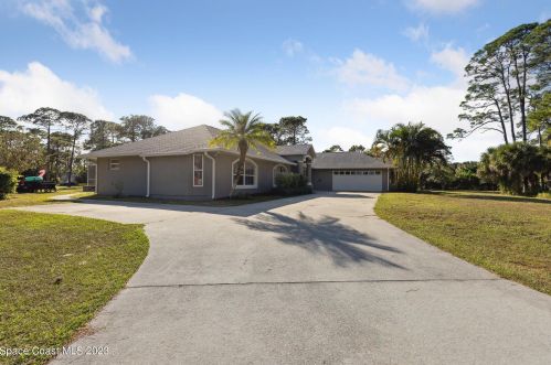 3825 Grant Rd, Melbourne, FL 32949-8210