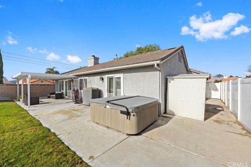 2869 Plaza Serena Dr, Rialto CA  92377-3437 exterior