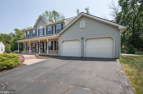 7065 Maple Ct, Coopersburg, PA 18036-2466