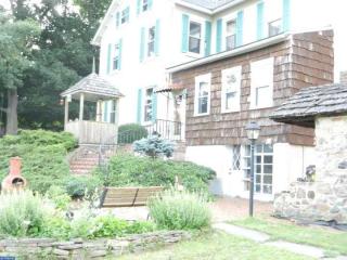 5221 Chestnut St, Emmaus, PA 18049-5058