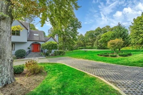 28 Lakeview Dr, Yorktown Hgts NY  10598-6414 exterior